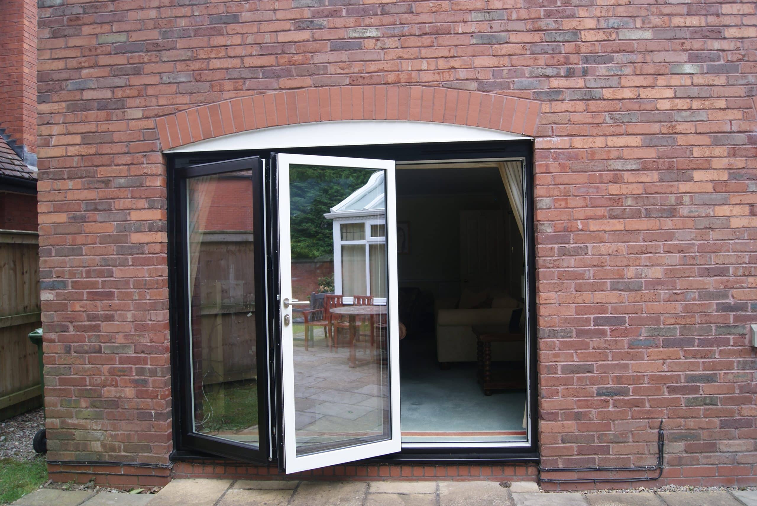 Externally opening 3 pane bifold